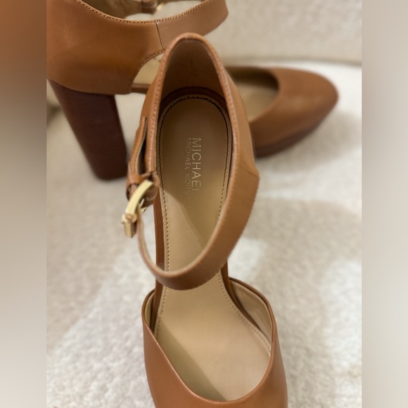 Michael Kors platform heel pumps - Picture 8 of 8